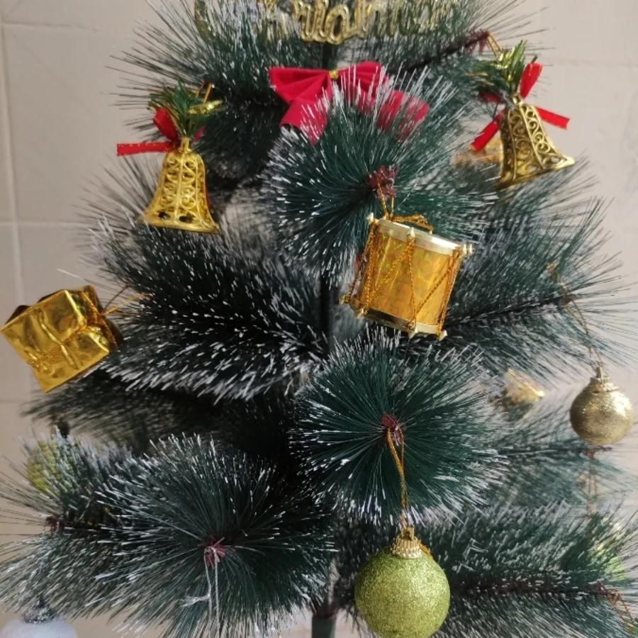 درخت کریسمس با تزیینات