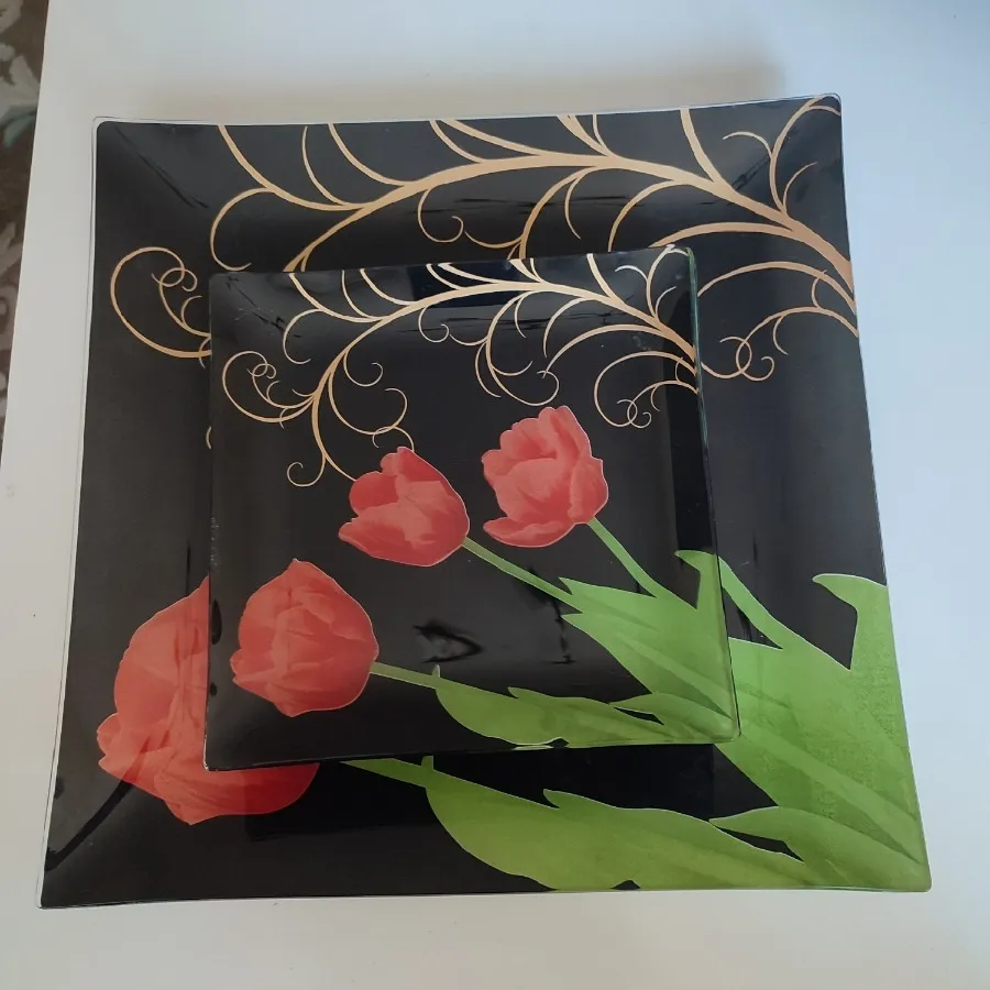 سینی و بشقاب میوه خوری