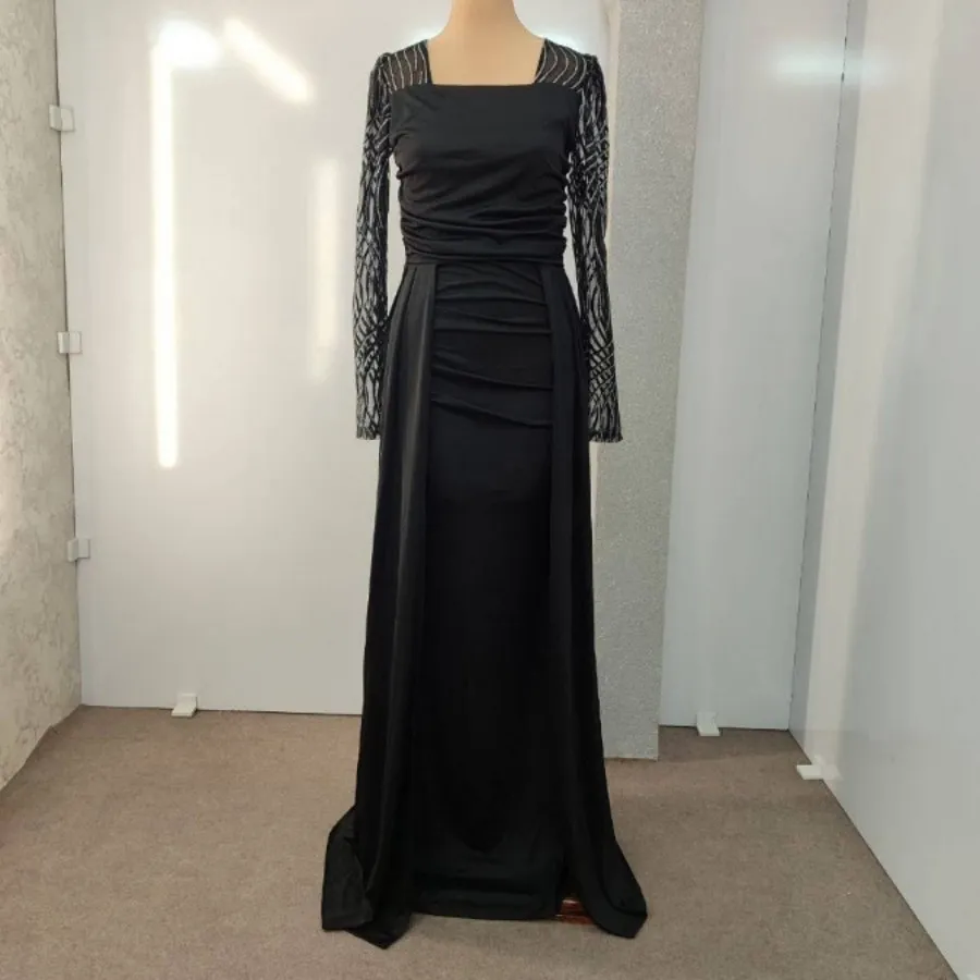 پیراهن مجلسی پوشیده