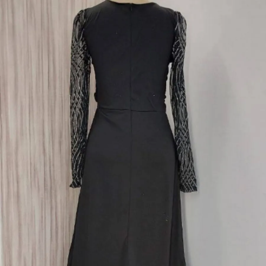 پیراهن مجلسی پوشیده