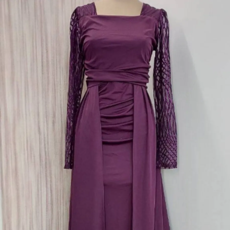 پیراهن مجلسی پوشیده