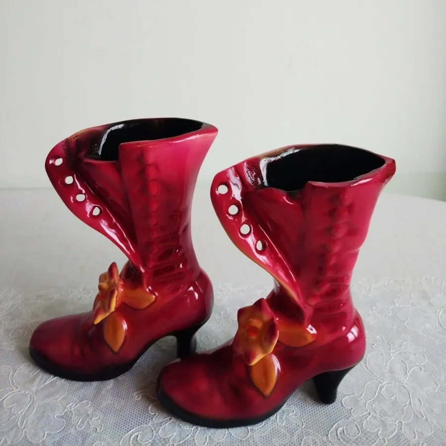 گلدان های چکمه ای