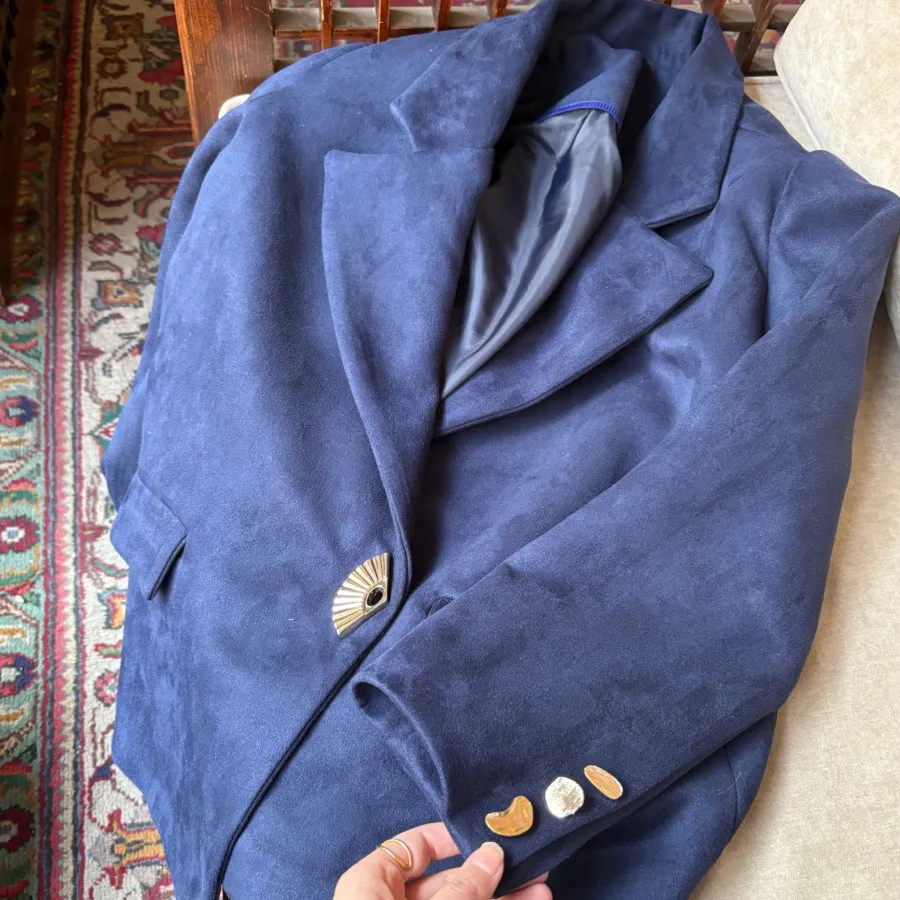 کت دکمه بادبزن