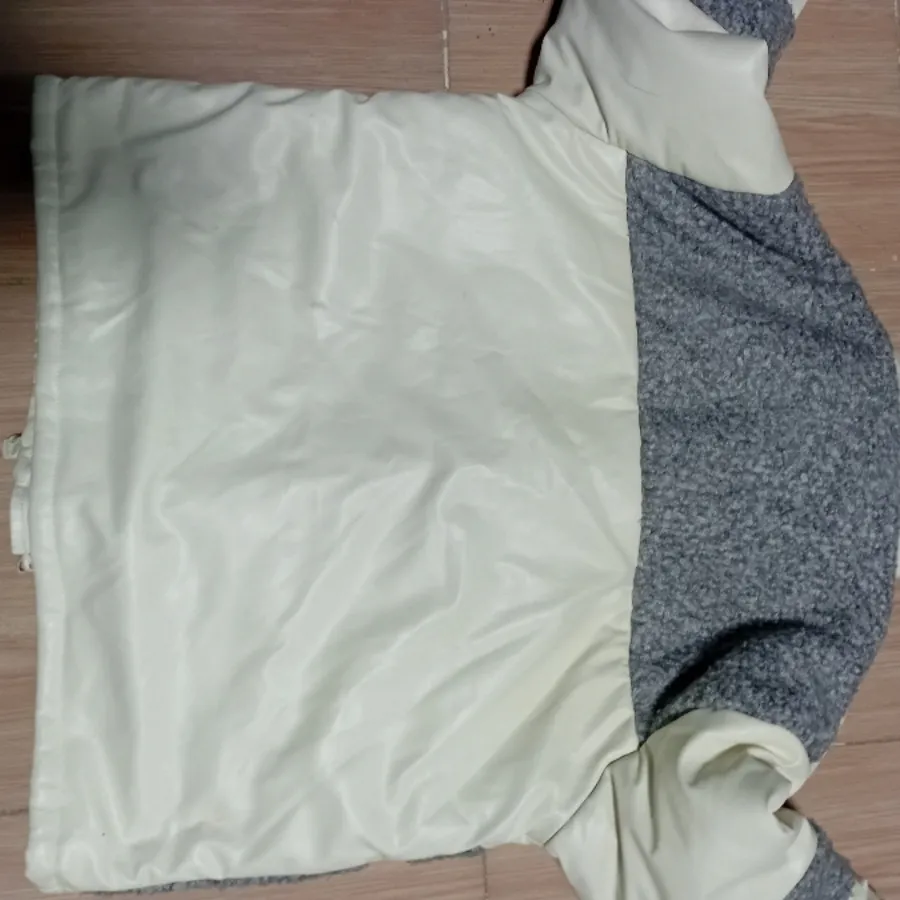 کاپشن چرم سفید