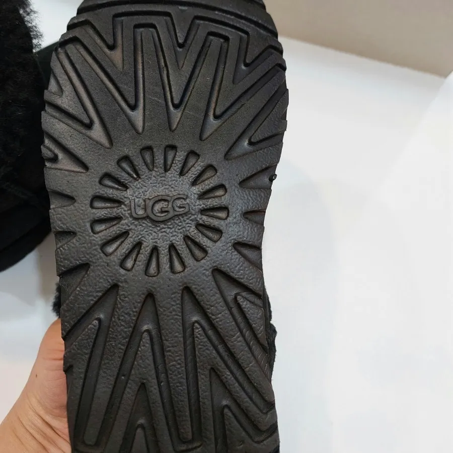 بوت آگ برند UGG