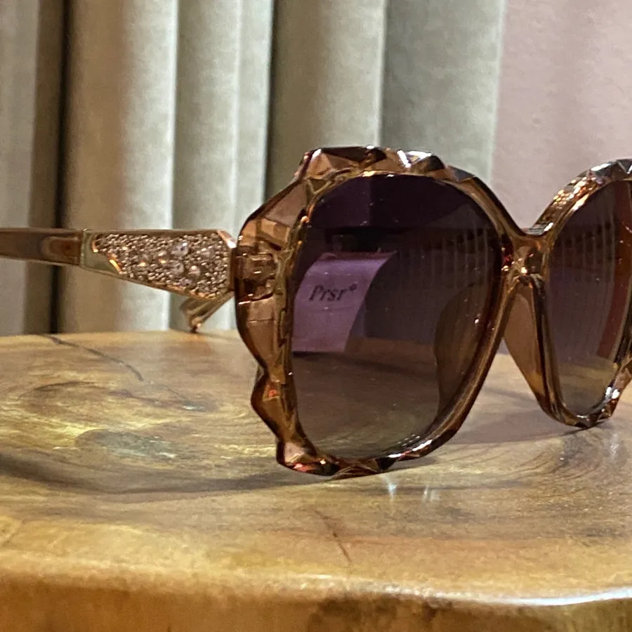 عینک قهوه‌ای