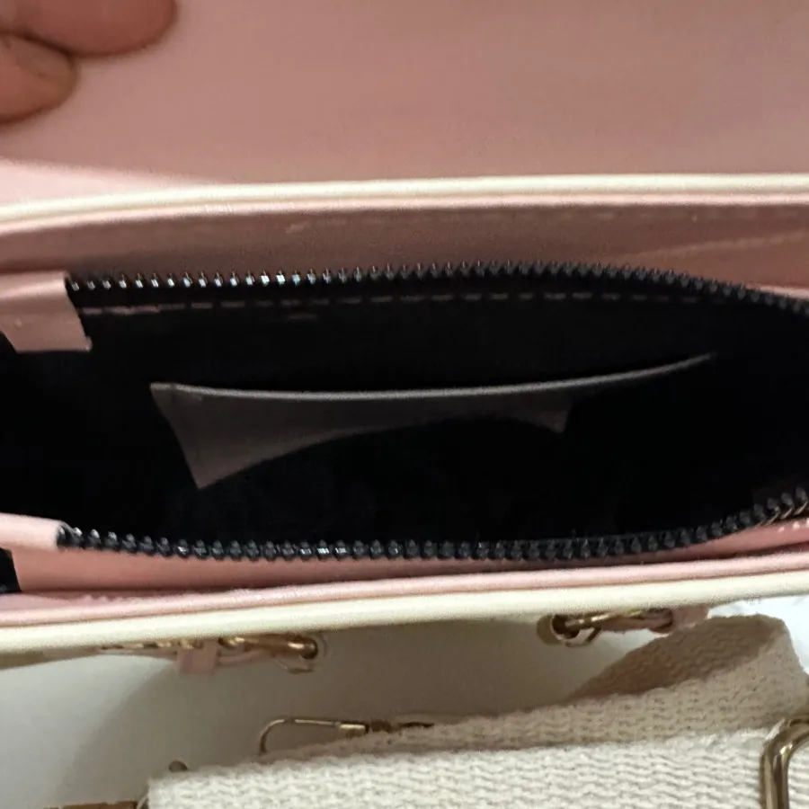 کیف کرم صورتی