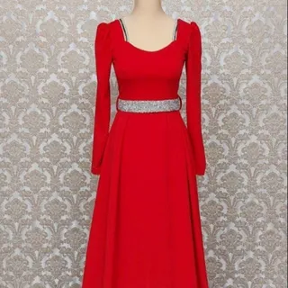 پیراهن مجلسی پوشیده