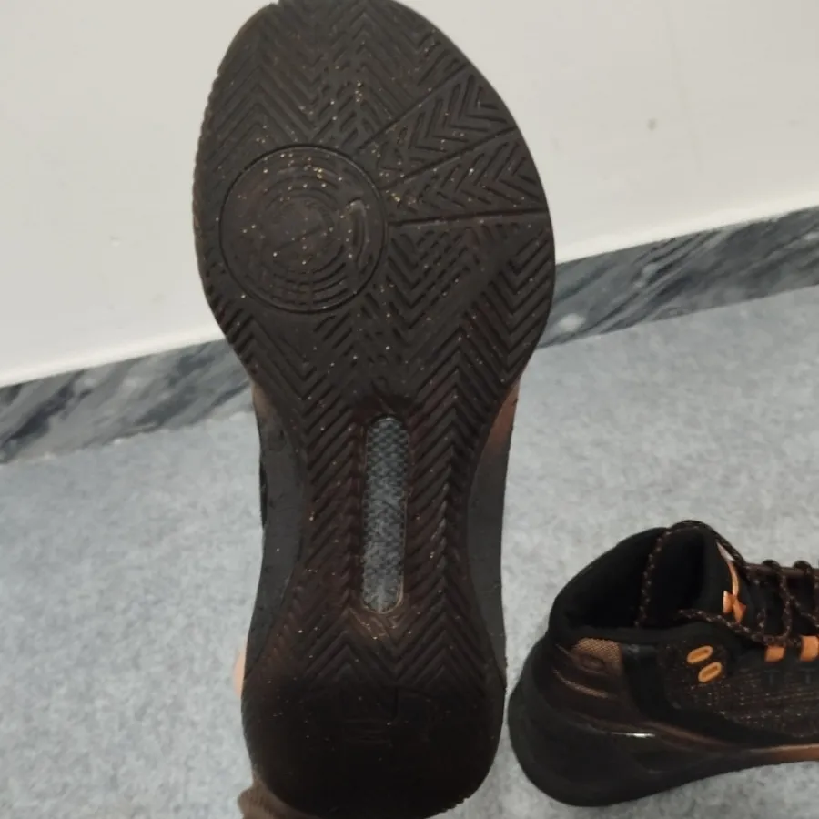 کفش آندر آمور