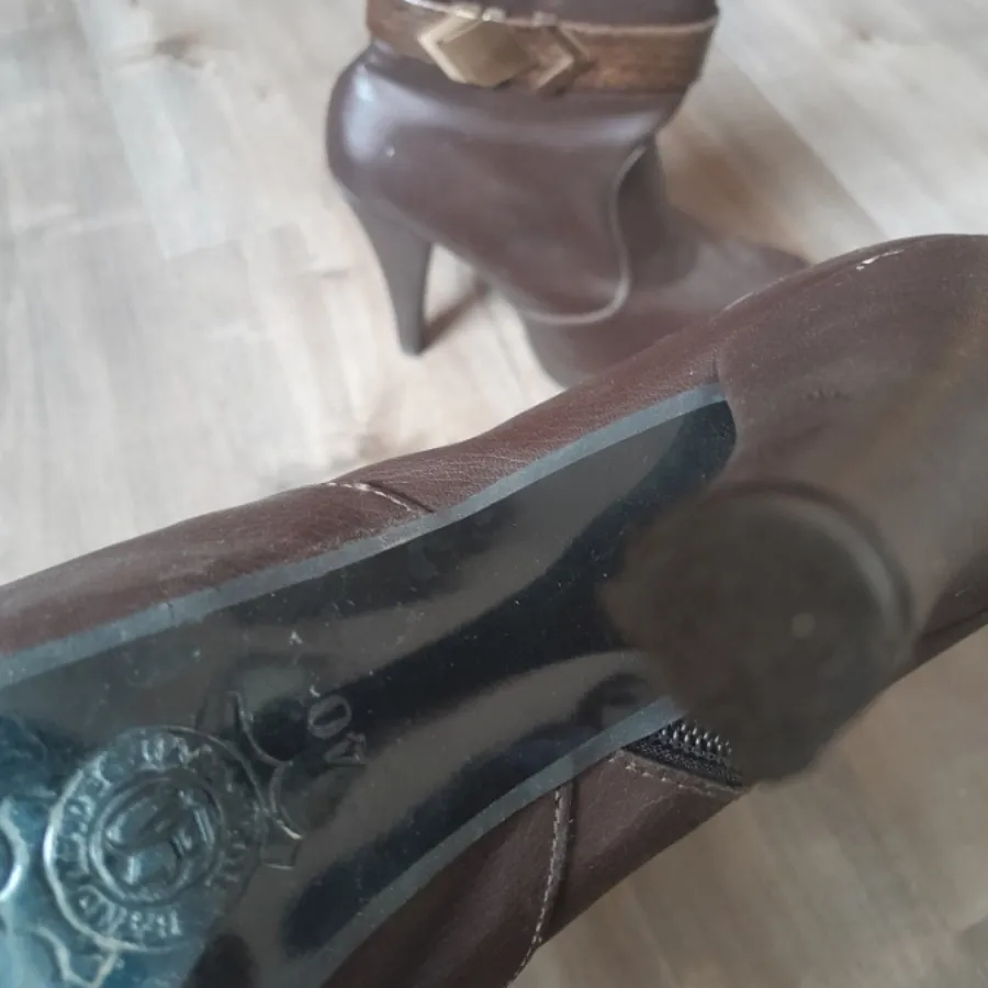 نیم بوت پاشنه دار