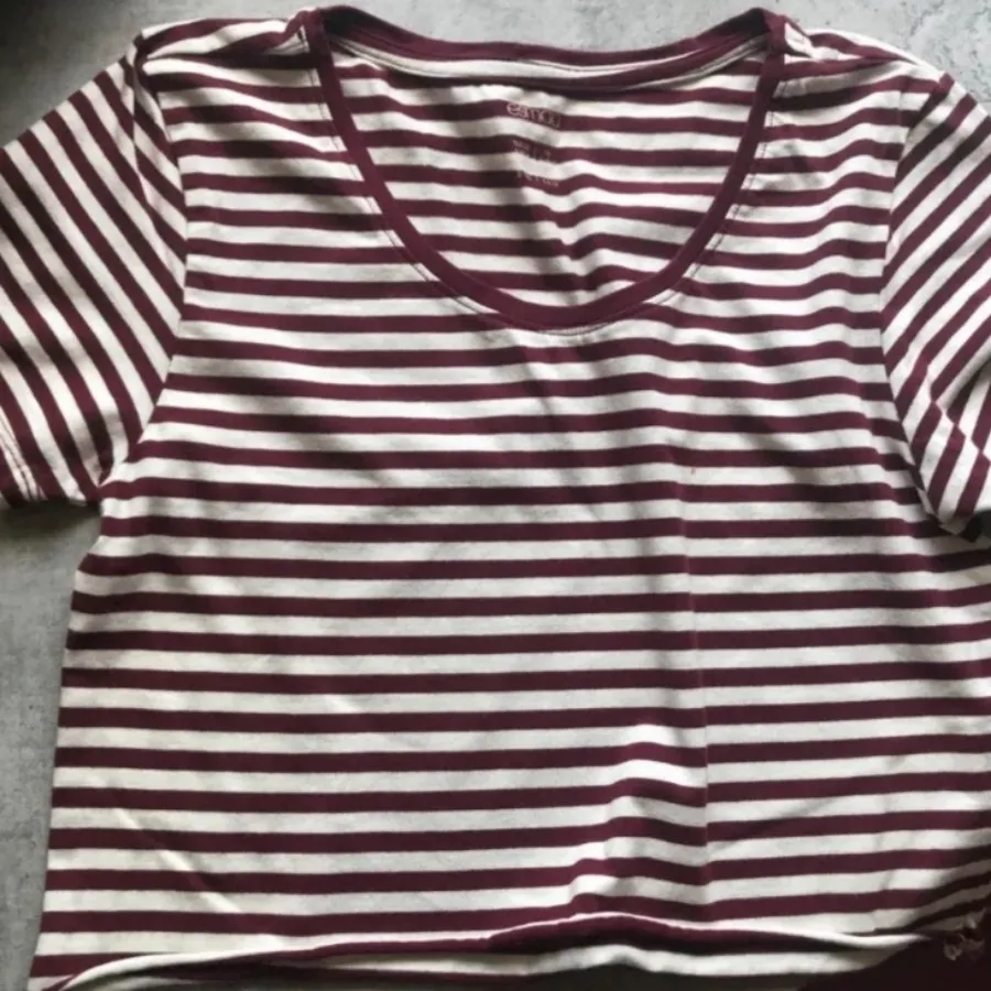 تیشرت کراپ اسمارا