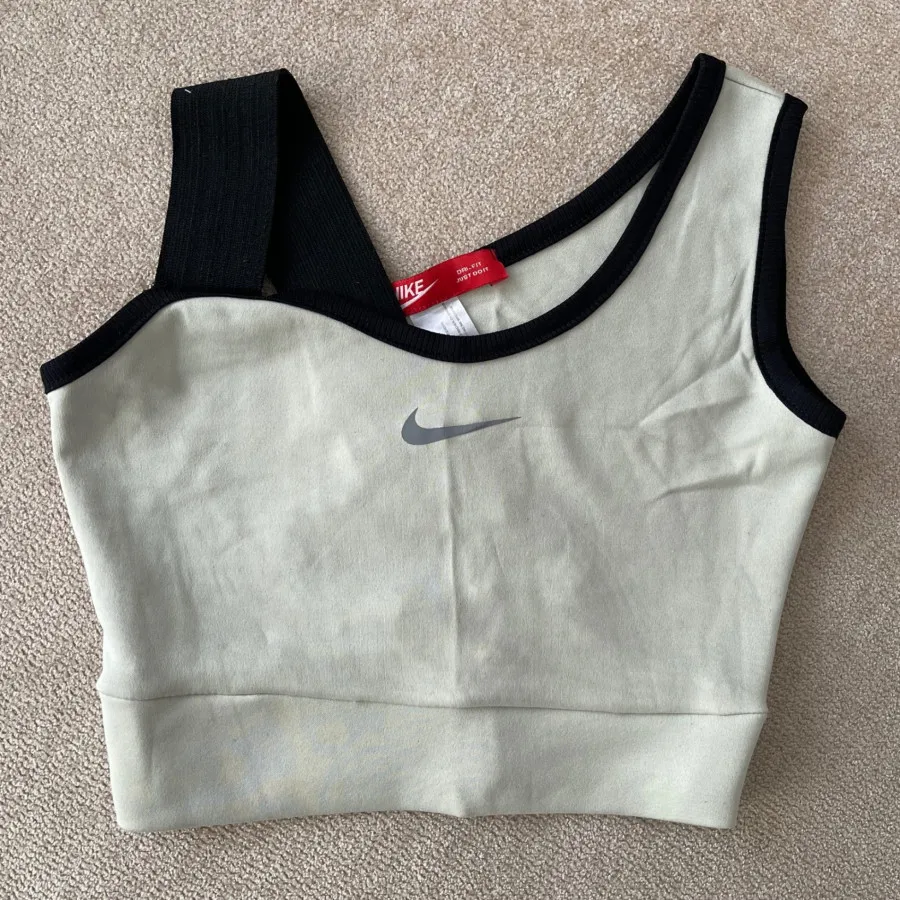 نیم تنه نایک