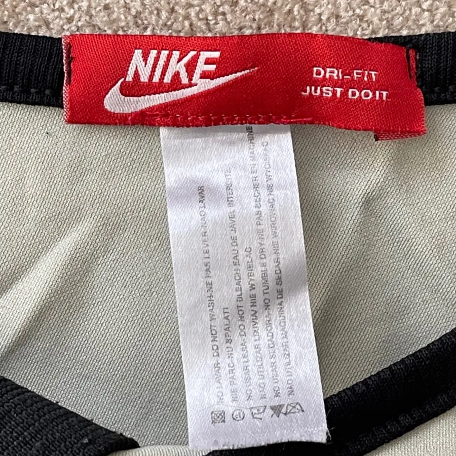 نیم تنه نایک