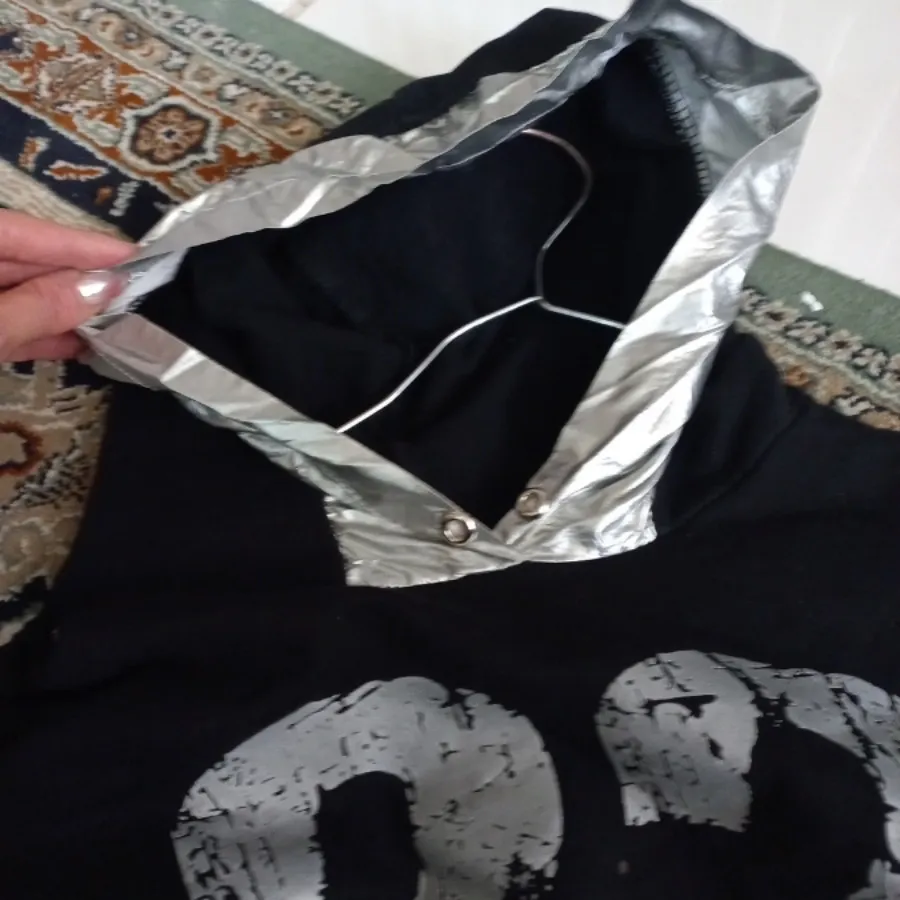 هودی کلاه دار