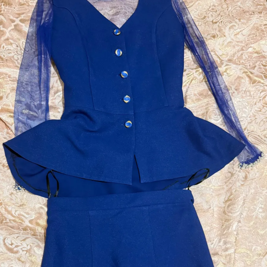 کت و دامن کوتاه