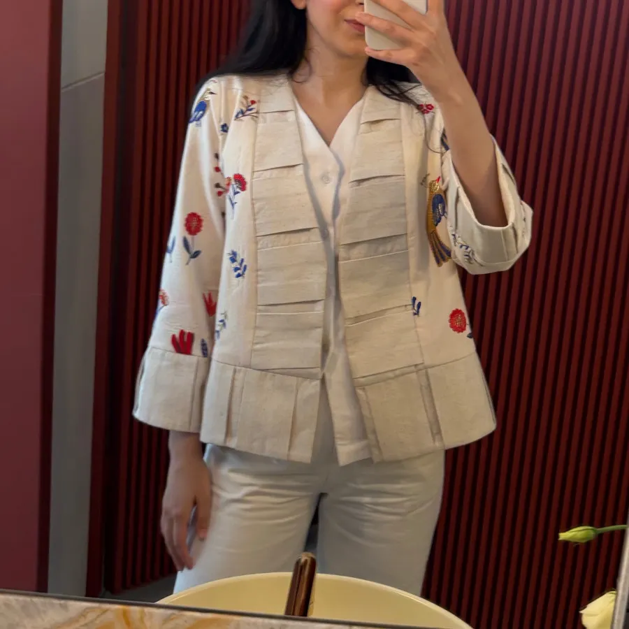 کت کرم گلدار پلیسه