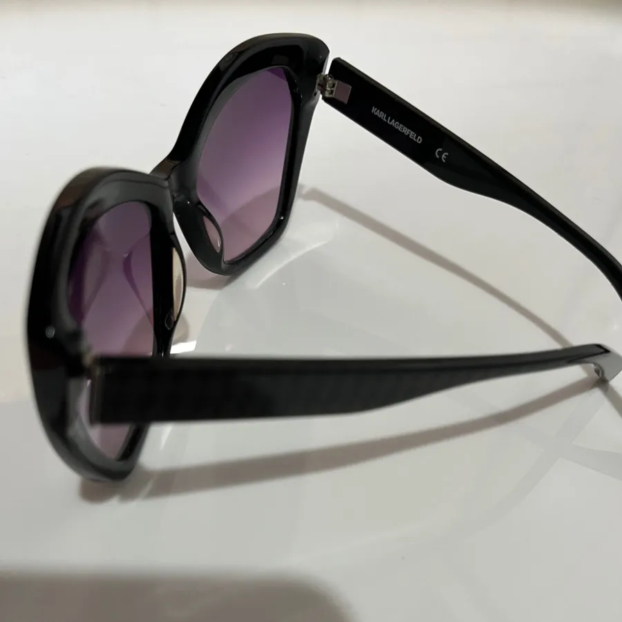 عینک کارل لاگرفیلد