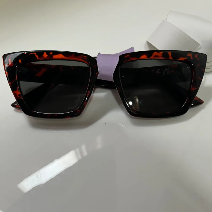 عینک برند H&M