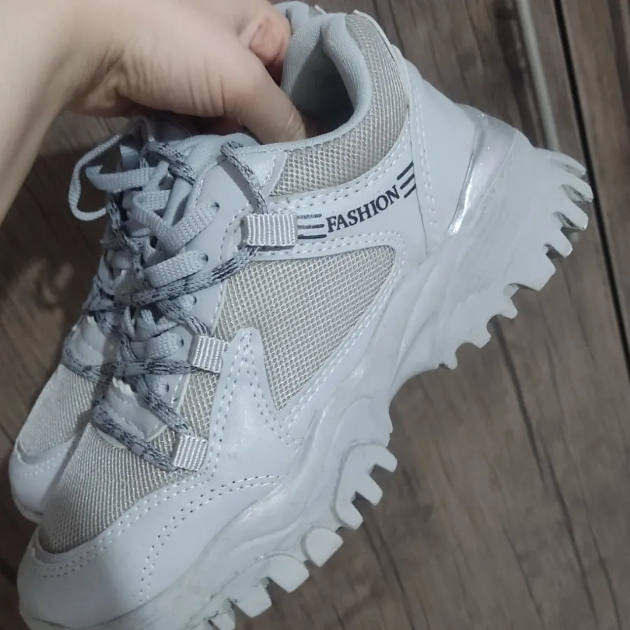 کفش اسپرت کاملا نو