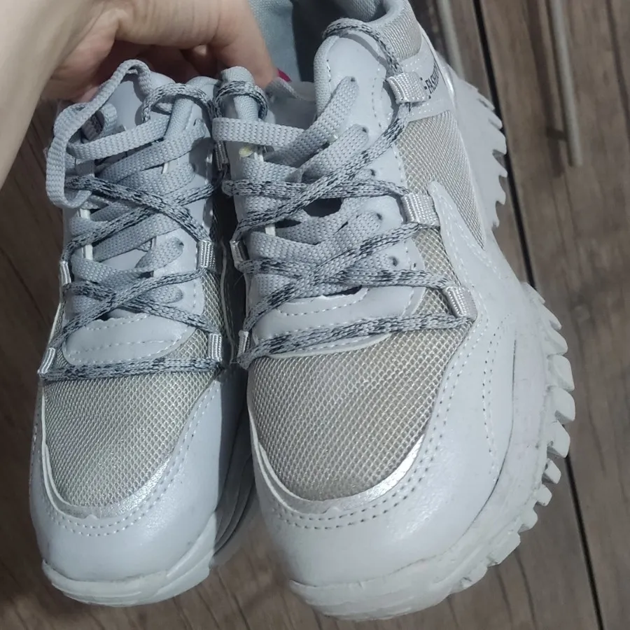 کفش اسپرت کاملا نو