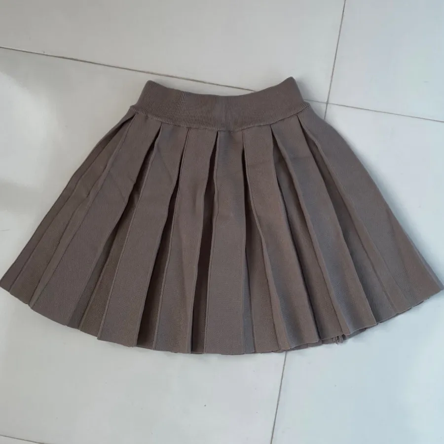 دامن کوتاه پلیسه