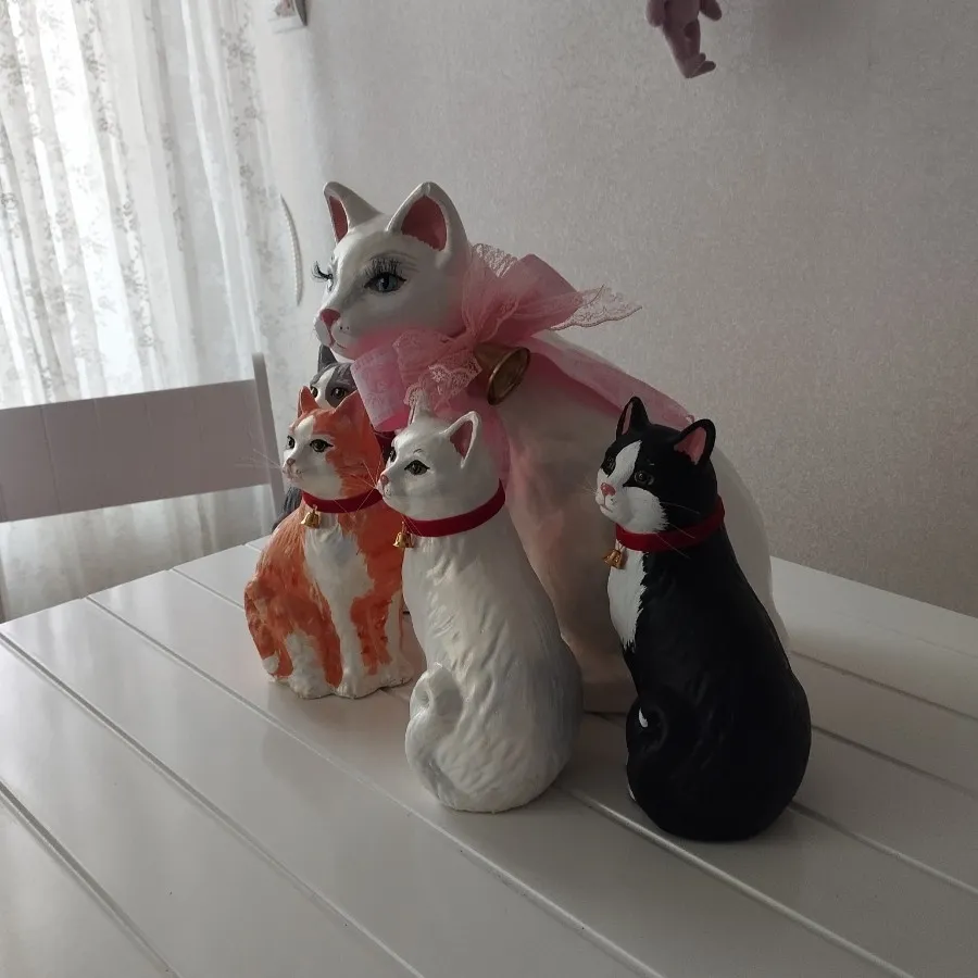 مجسمه گربه مادر و بچه