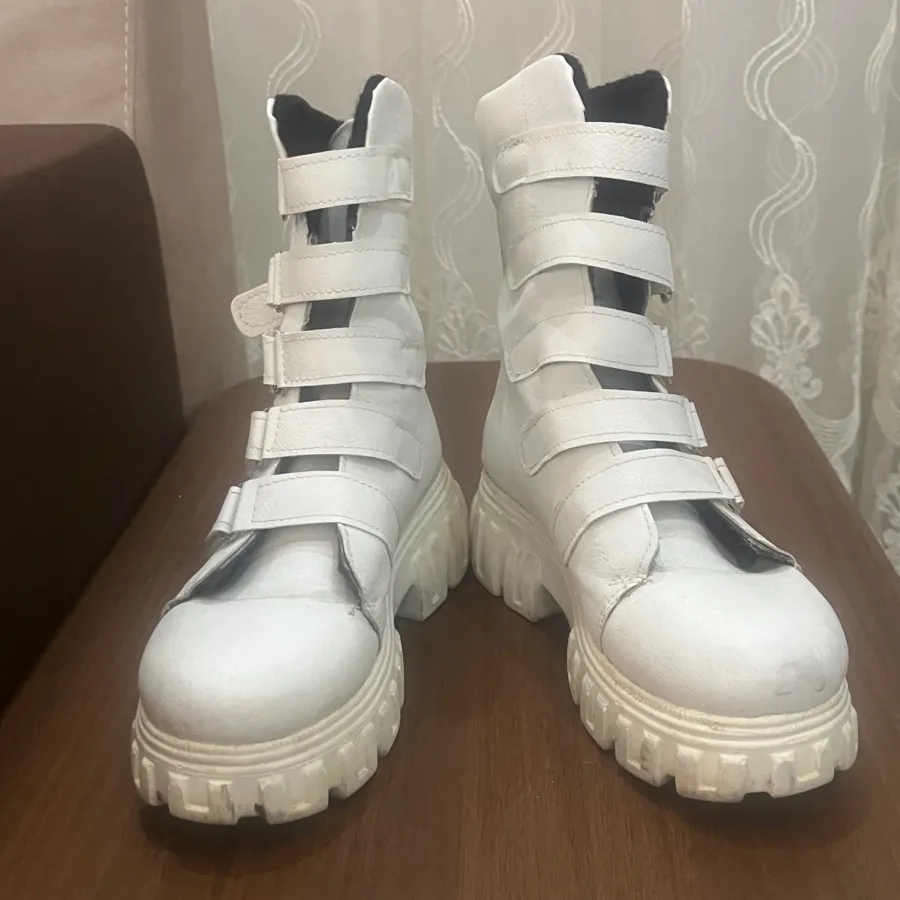 بوت سفید خوشگل