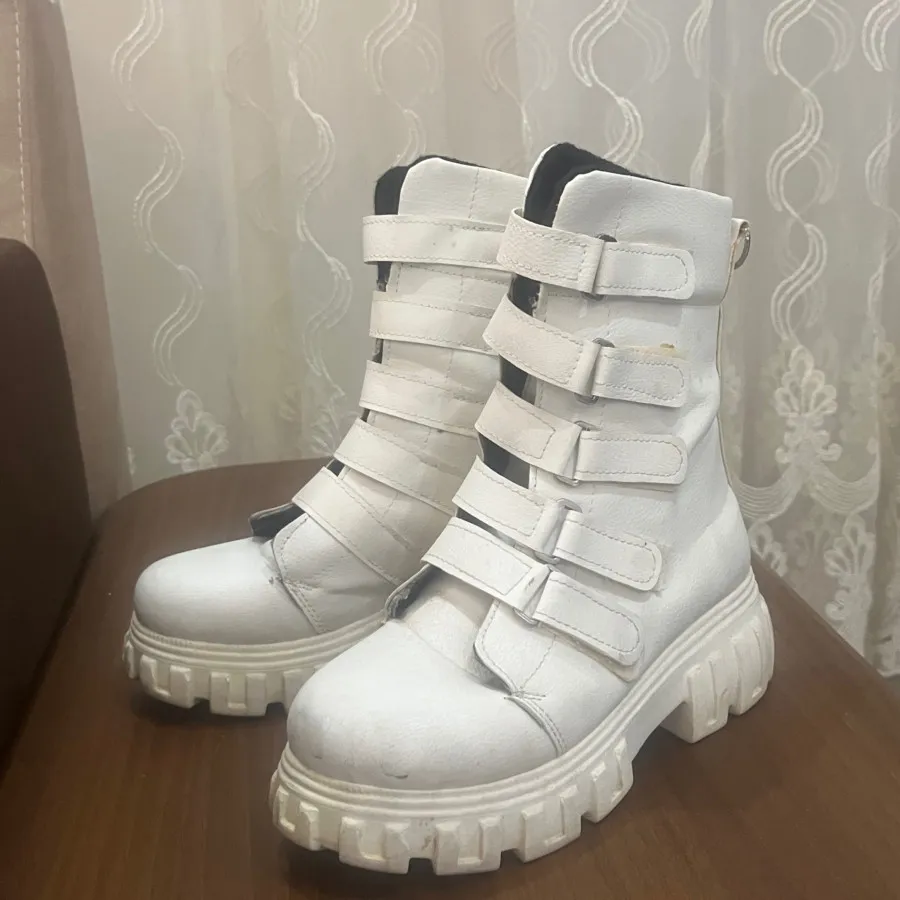 بوت سفید خوشگل