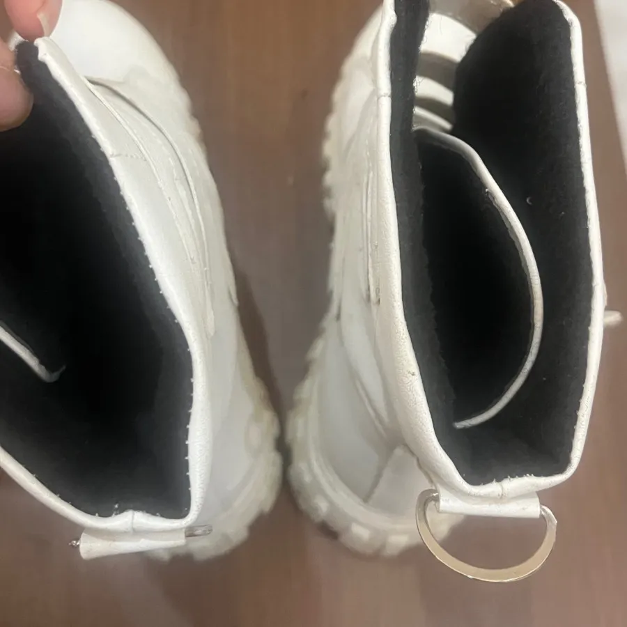 بوت سفید خوشگل