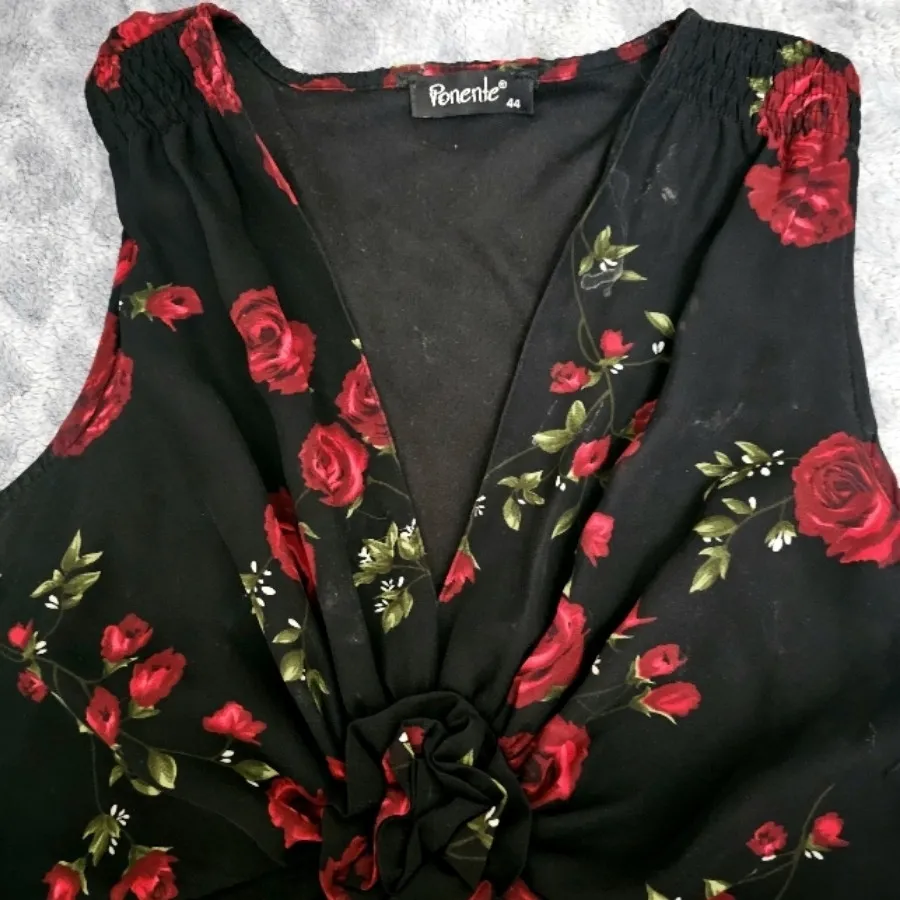 پیراهن گل سرخ