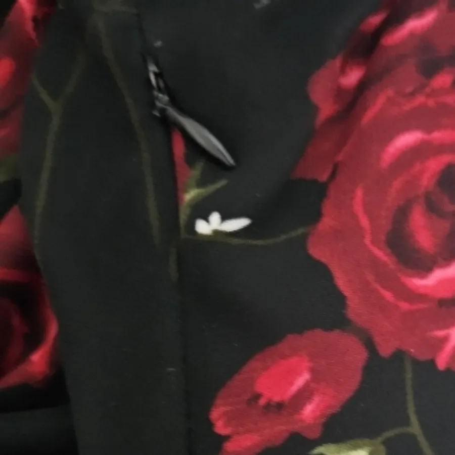 پیراهن گل سرخ