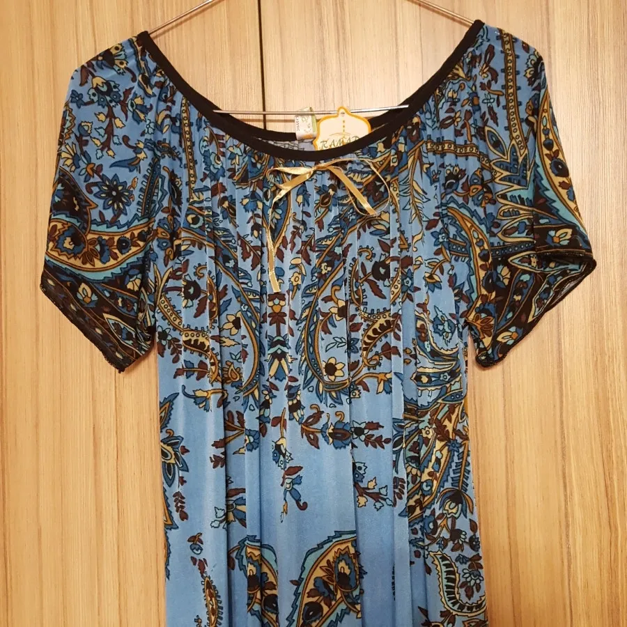 پیراهن آبی طرحدار