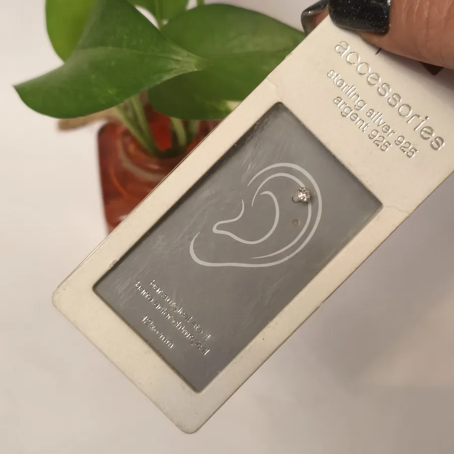 پیرسینگ گوش نقره