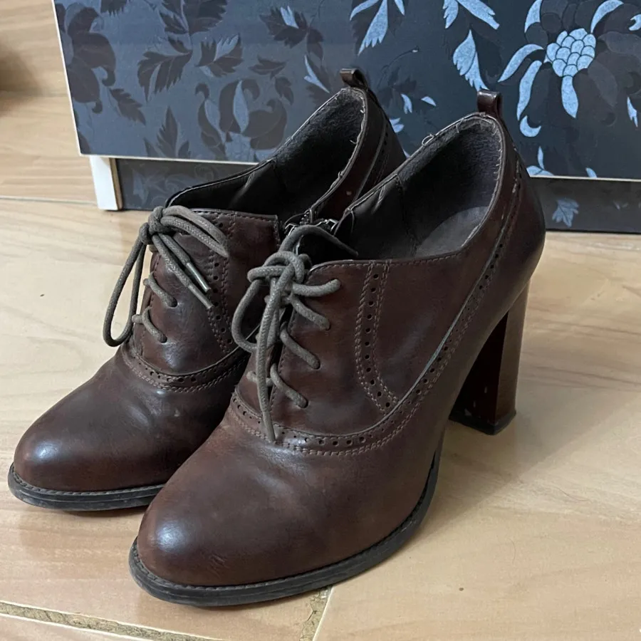 کفش چرم زنانه