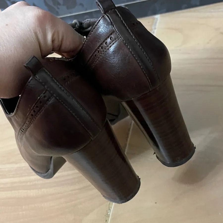 کفش چرم زنانه