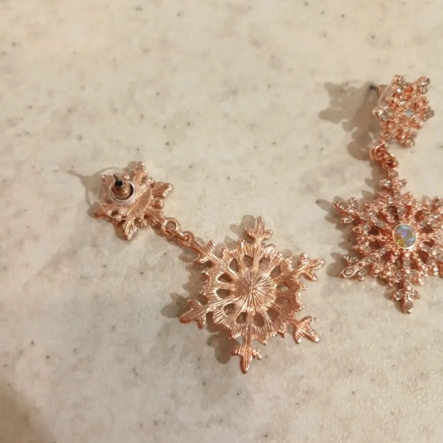 گوشواره میخی طرح دونه برف