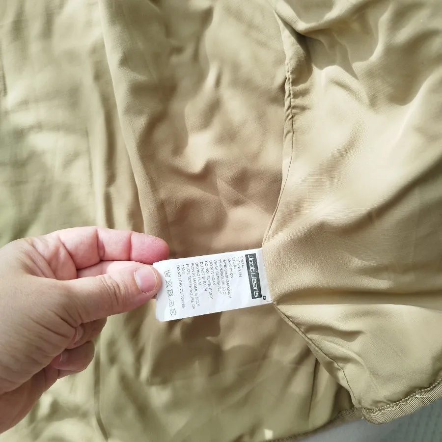 کاپشن جین وست