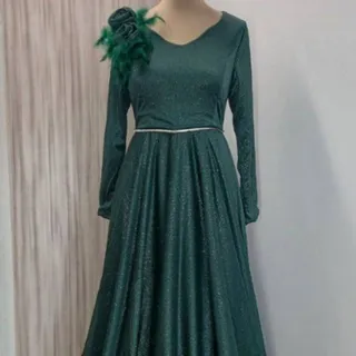 پیراهن مجلسی پوشیده