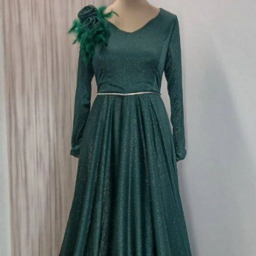 پیراهن مجلسی پوشیده