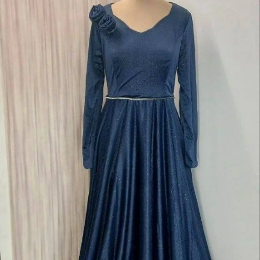 پیراهن مجلسی پوشیده