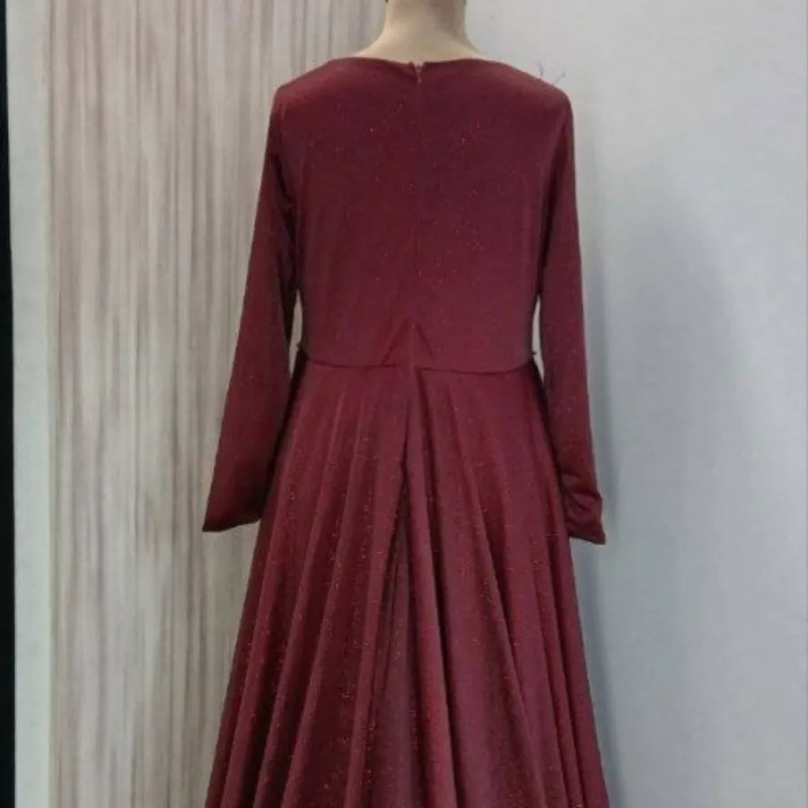 پیراهن مجلسی پوشیده