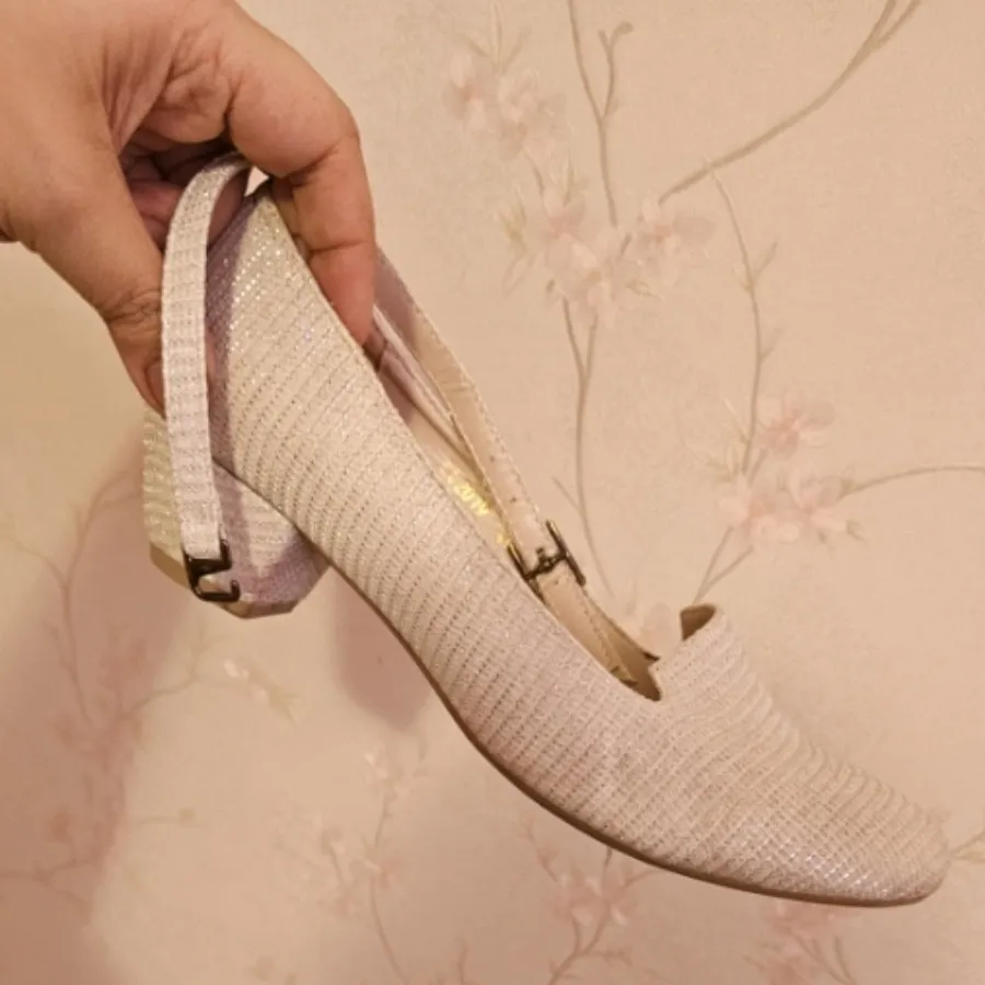 کفش سفید شیری