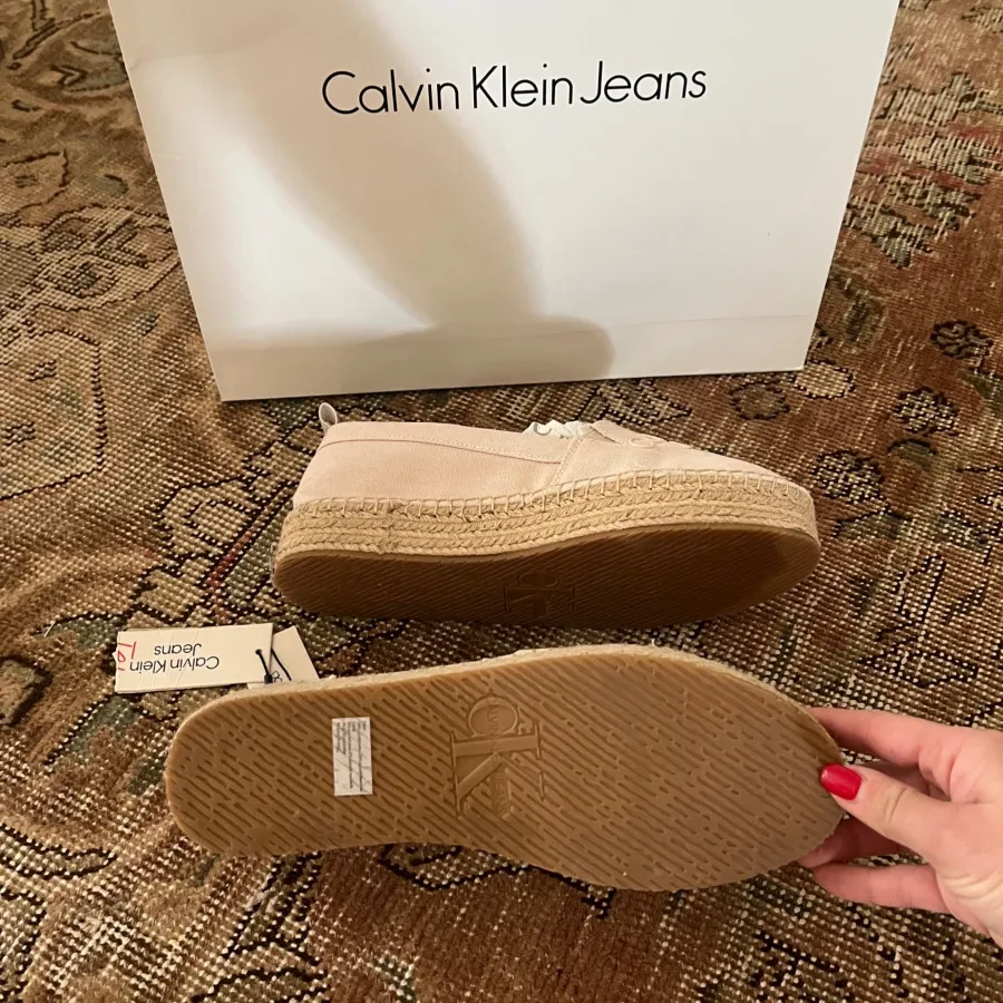 کفش کلوین کلین