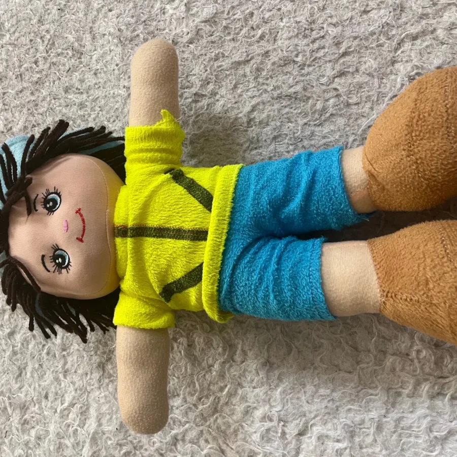 عروسک موزیکال و پسر