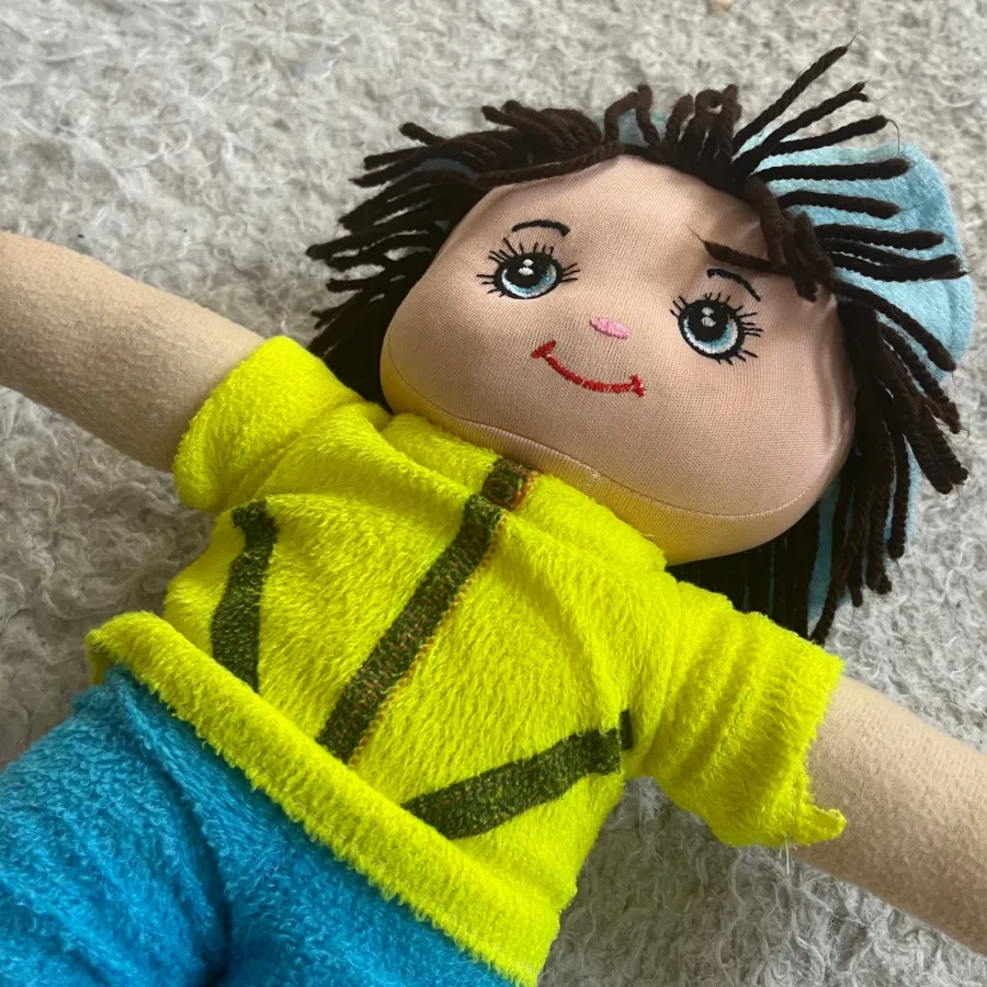 عروسک موزیکال و پسر