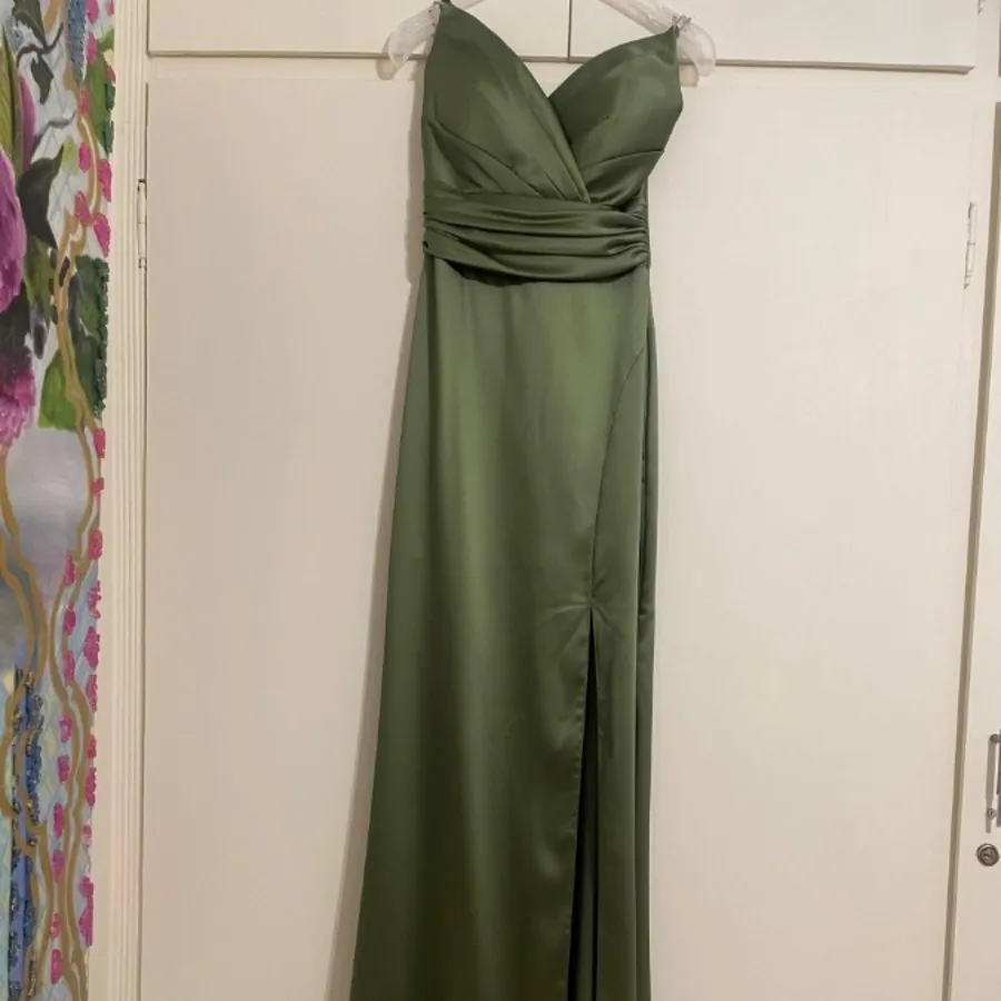 لباس مجلسی بلند زیتونی