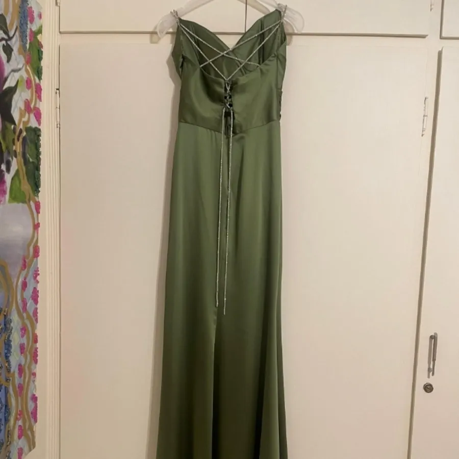 لباس مجلسی بلند زیتونی