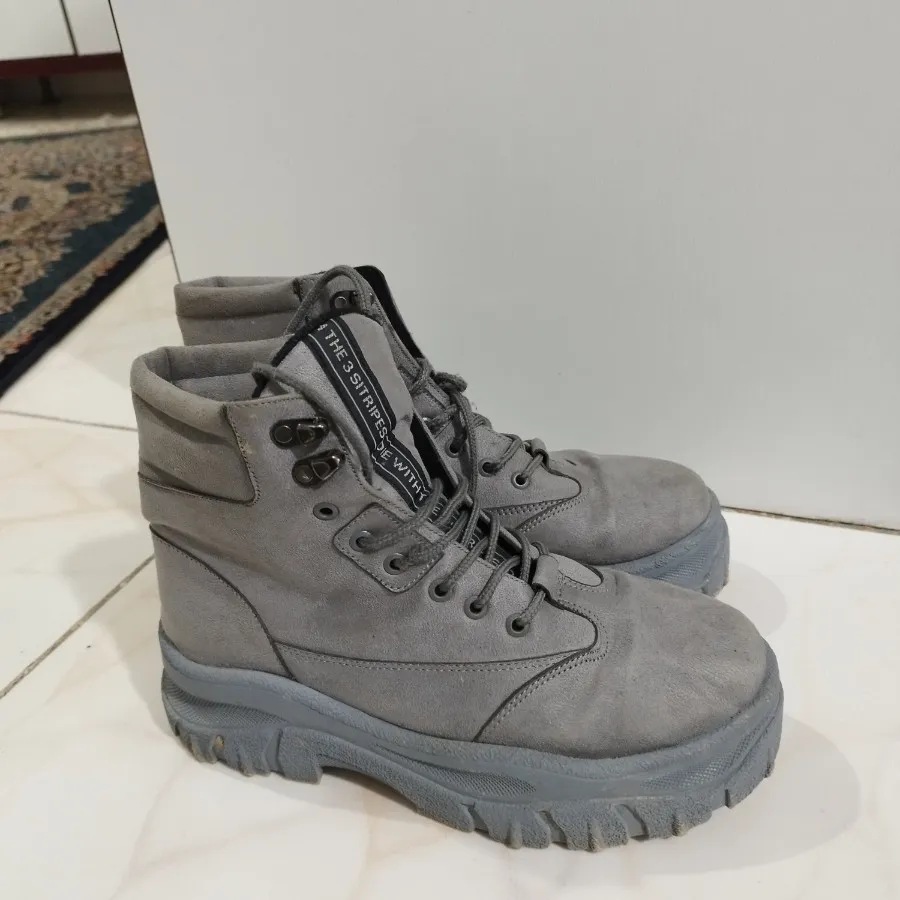 نیم بوت درحد نو