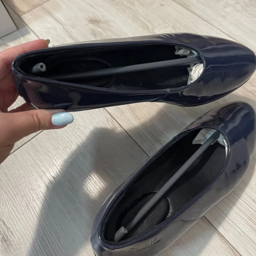 کفش دنیلی سرمه ای ورنی