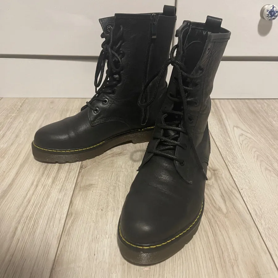 بوت چرم مشکی